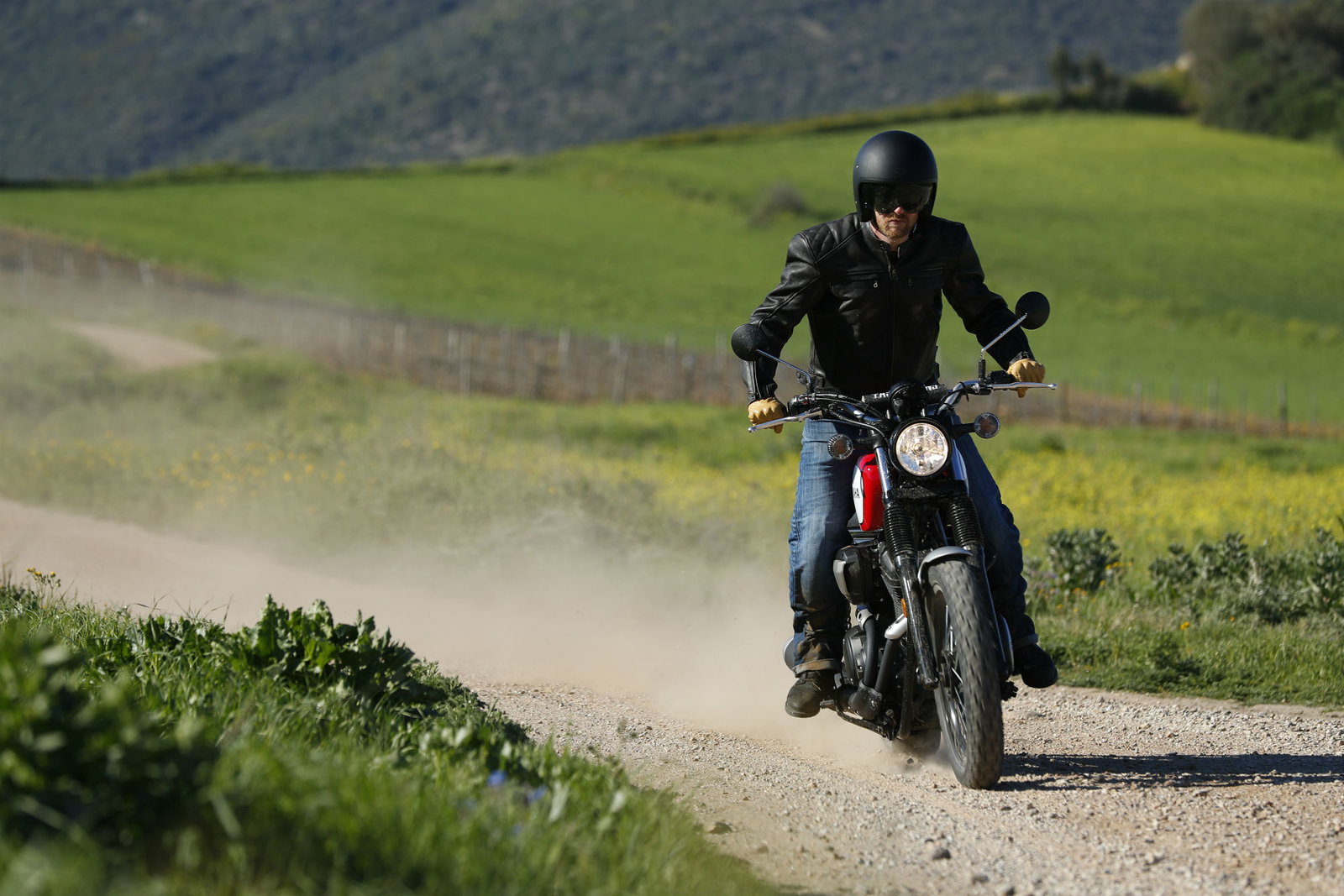 First ride: 2017 Yamaha YZF-R6 review